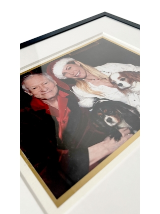 Kaart - Kerst - Playboy -  Hugh Hefner & Crystal en honden Charlie & Lady - Gesigneerd