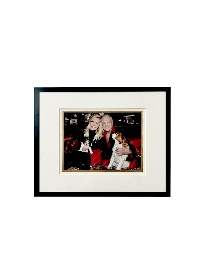 Kaart - Kerst - Playboy -  Hugh Hefner & Crystal en honden Charlie & Lady - Gesigneerd